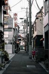日本静谧小巷街景