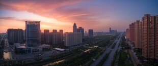 城市黄昏天际线壮丽景观