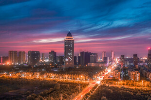 城市黄昏夜景璀璨灯光
