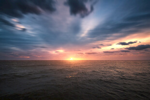 海上壮丽日出美景
