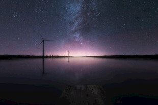 湖畔星空下的静谧美景