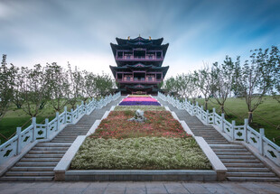 古典楼阁与石阶景观