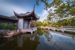 中式园林湖畔古亭美景