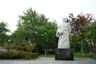 范仲淹人物雕像