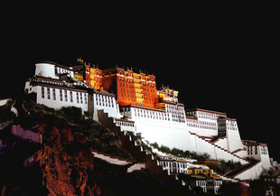 布达拉宫夜景