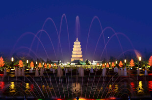 大雁塔夜景喷泉璀璨画面