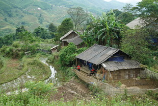 山间村落小屋自然景致