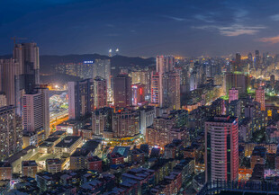 城市璀璨夜景俯瞰图