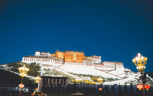 壮丽布达拉宫夜景