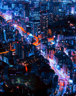 城市璀璨夜景俯瞰图