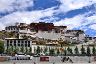 雄伟壮丽的布达拉宫景观