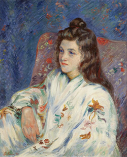身着花衣的优雅少女