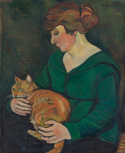 女子抱猫的温馨画面