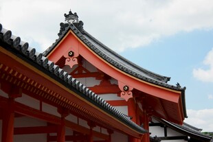 日式传统建筑屋顶特写