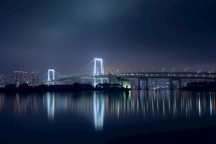 夜晚桥梁倒影美丽夜景