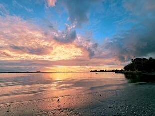 海边绝美日落风景画面