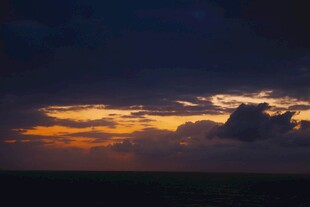 黄昏时分的壮丽天空景观