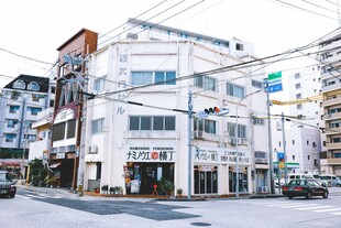 日式街道白色建筑景观