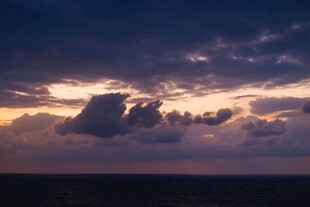黄昏时分的壮丽云层景观