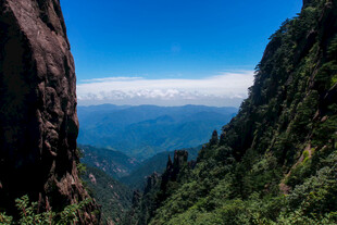 峻岭青山间的壮阔美景