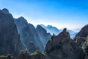 壮丽巍峨的高山景观