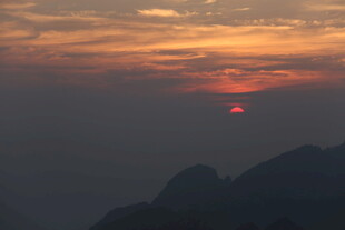 山间日落美景