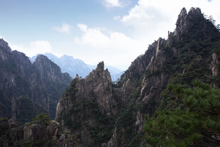 壮丽山峰景观