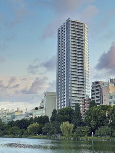 湖畔高楼城市景观