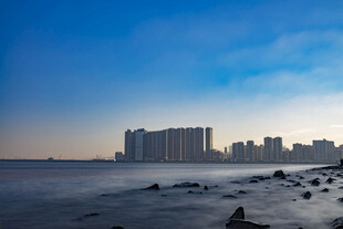 海滨城市黄昏美丽景致