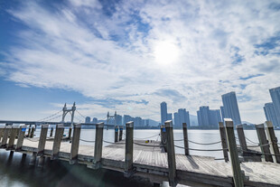 海滨城市码头风光
