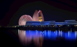 珠海大剧院夜景璀璨