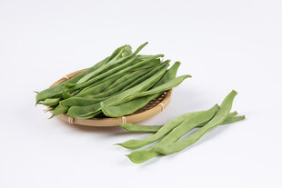 木盘里的鲜嫩四季豆