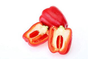 鲜红甜椒切片特写