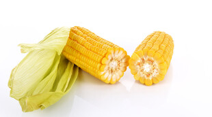 新鲜玉米棒饱满诱人