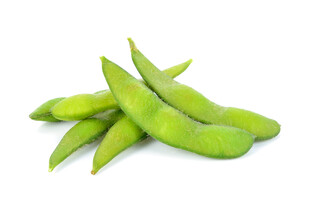新鲜翠绿的毛豆荚