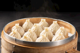 竹笼中的美味精致小笼包