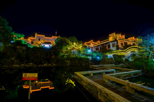 静谧灯光映美景