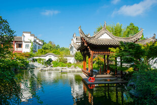 中式园林湖畔雅致景致