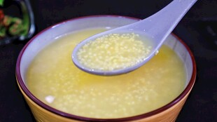 一碗香浓小米粥