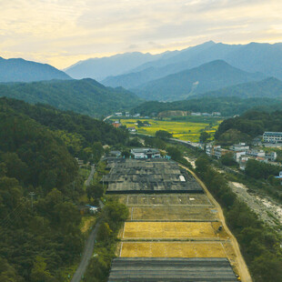 山间田园风光俯瞰美景