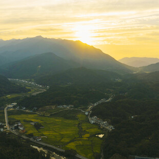 山间日落美景