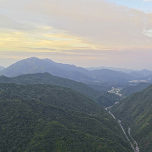 山间日暮美景
