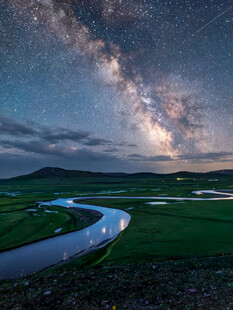 草原河湾璀璨银河夜景