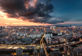 城市黄昏夜景俯瞰