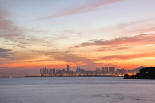 城市日落海景