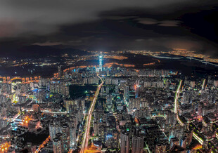 城市璀璨夜景俯瞰图