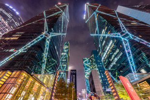 都市璀璨夜景摩天大楼