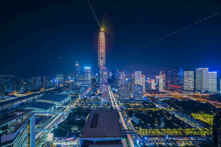深圳夜景璀璨摩天大楼