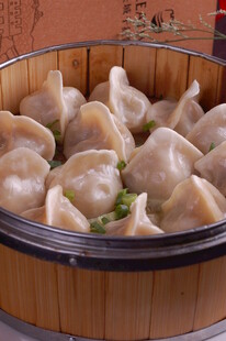 蒸笼里的美味饺子
