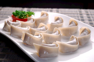 精致摆盘的美味馄饨